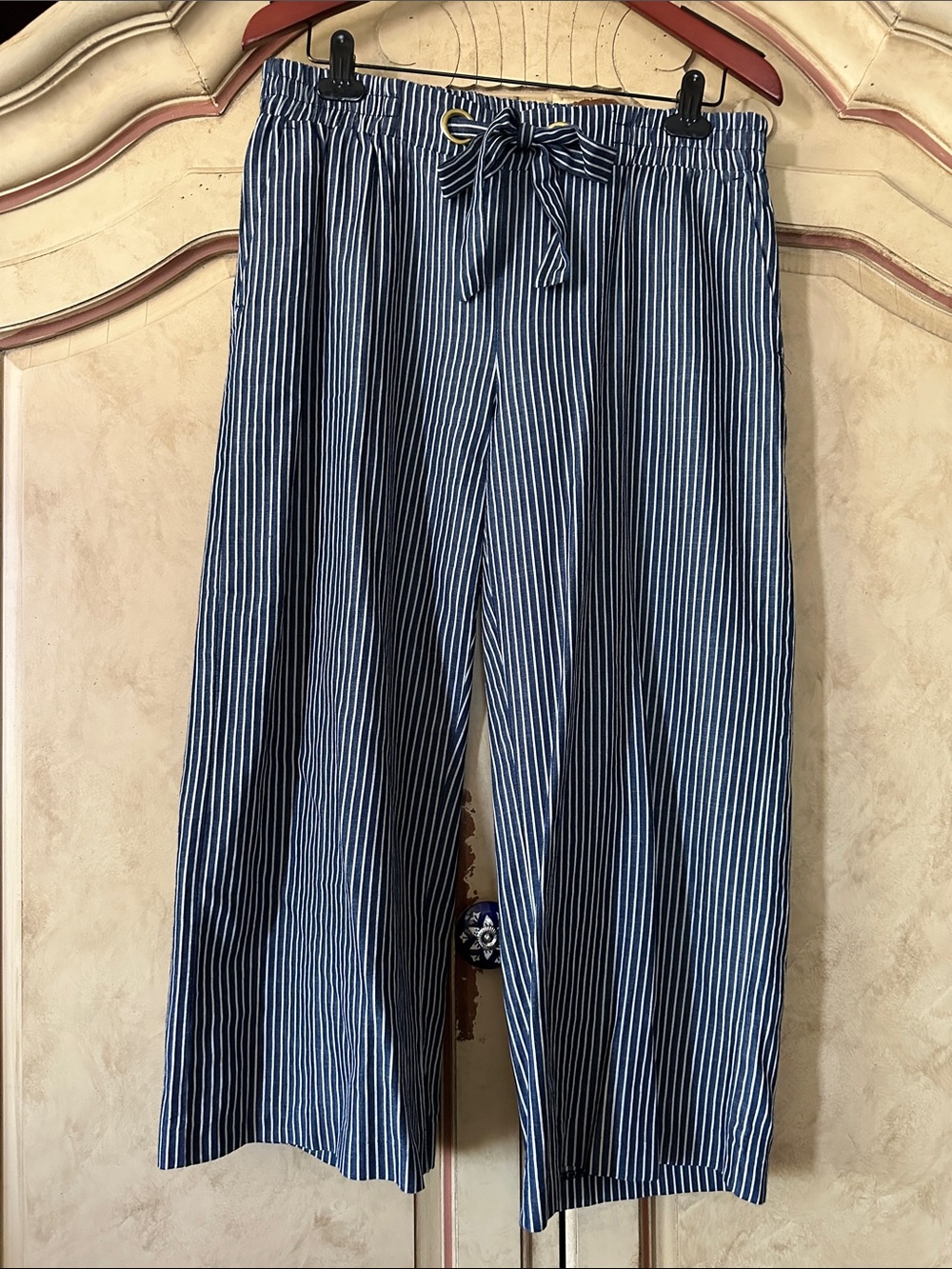 Michael Kors Blue and White Railroad Striped Capris Chinos size Medium